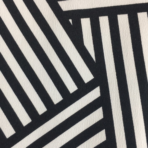 A.N.A. “A New Approach” Geometric Print & Contrasting Solid Cap Sleeve HiLo Hem - Picture 10 of 16